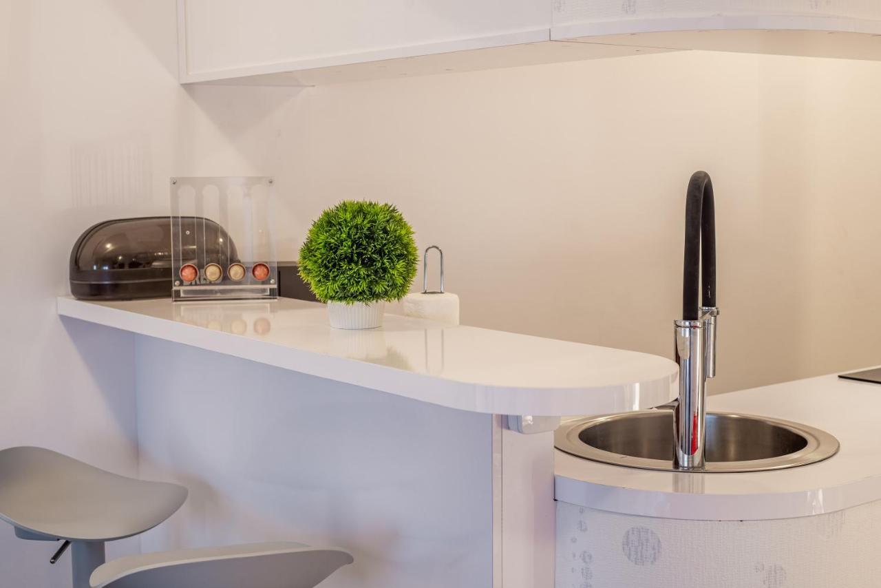 Studio Residence Militari M6 Roşu Εξωτερικό φωτογραφία